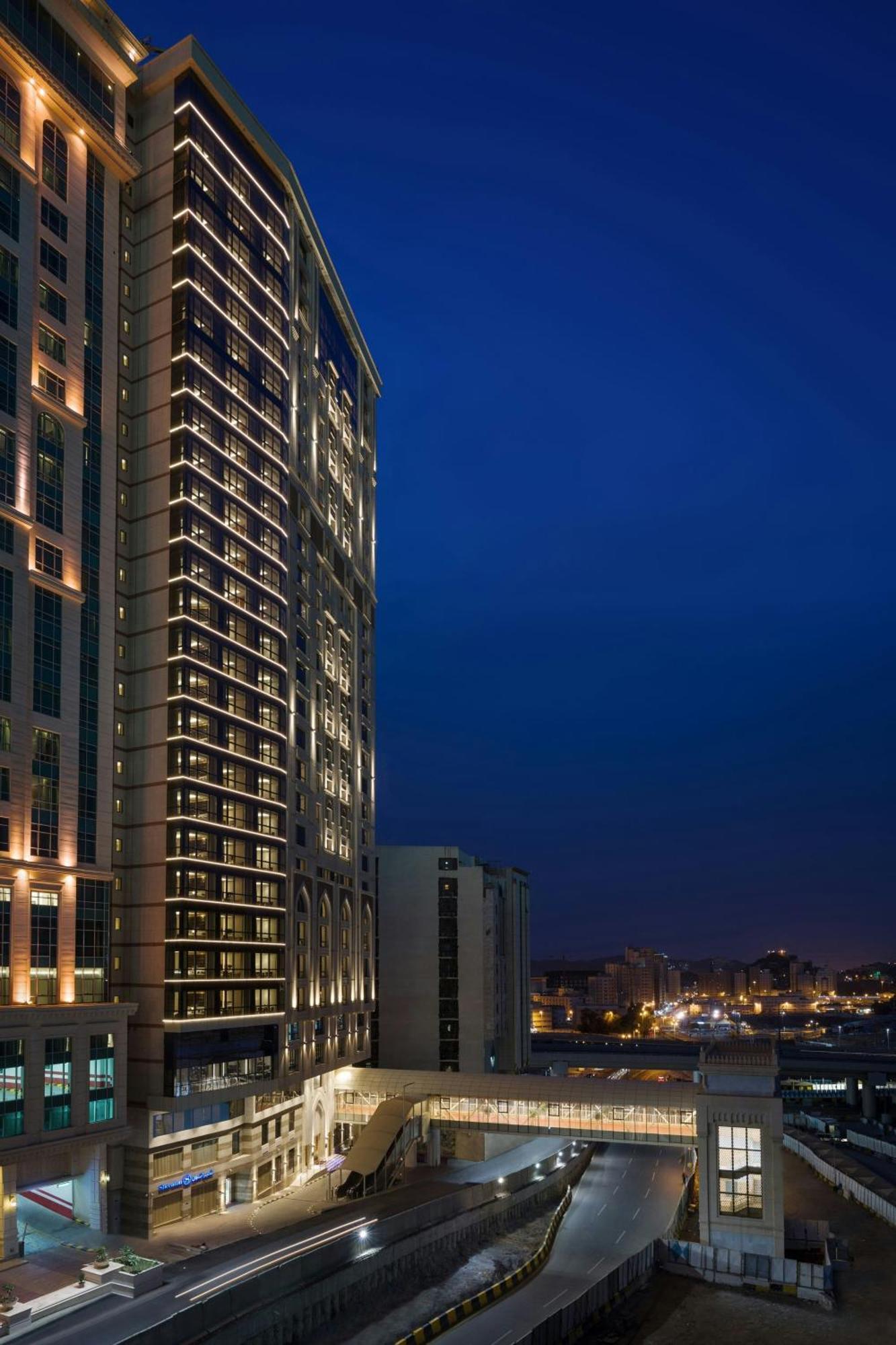 Sheraton Makkah Jabal Al Kaaba Hotel Mekka Exterior foto Residential complex in the city